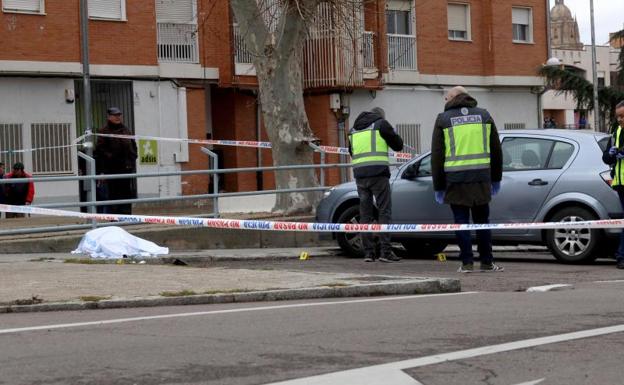 Matan a tiros a un joven de 27 años cuando llevaba a su hija en brazos en Salamanca