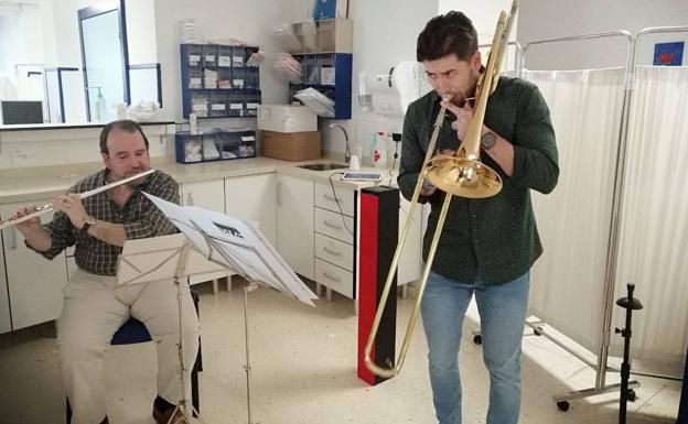 Música en directo para evadirse de las horas de quimioterapia