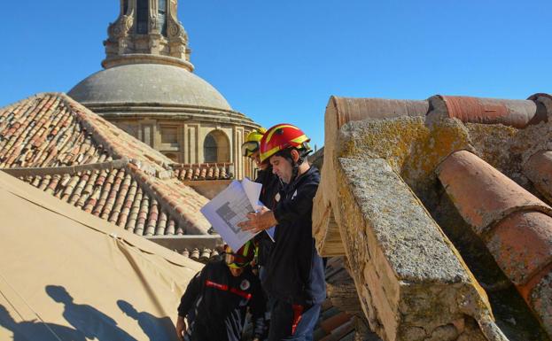 Bomberos inicia en la Catedral 'Salvarte', para evitar lo de Notre Dame
