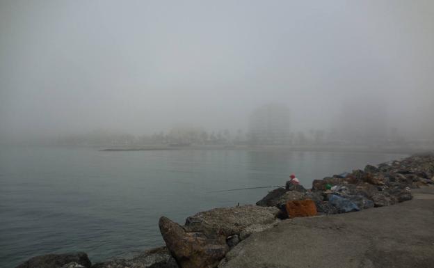 La niebla se traga Almería