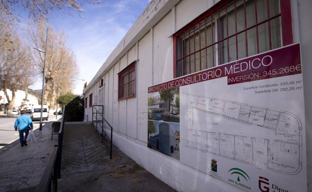 Vélez reclama la construcción del nuevo centro de salud y la Gerencia hará arreglos en el antiguo