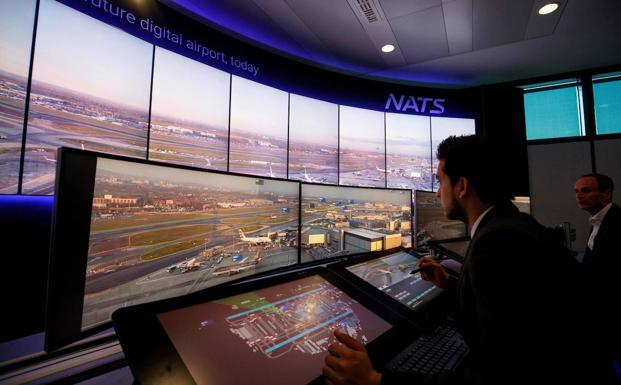 Controladores, pilotos y azafatas revelan cómo controlar una situación de emergencia en el avión