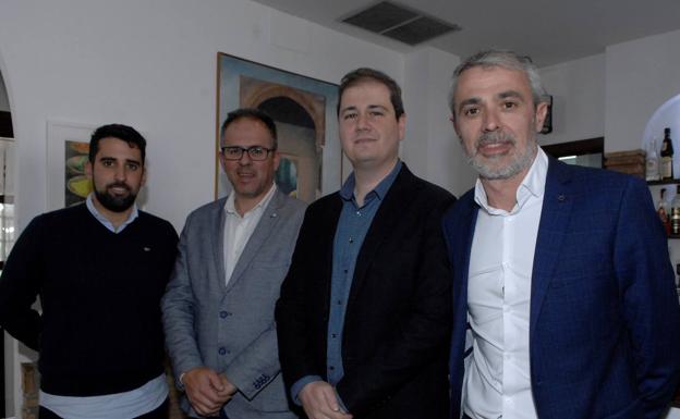 Multitudinaria despedida al comandante de la Guardia Civil de la Alpujarra antes de su traslado