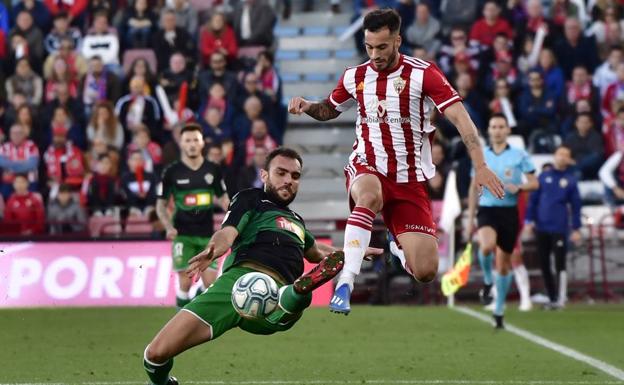 El Racing le saca los colores al Almería