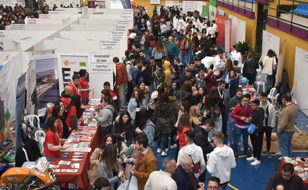 1.300 alumnos de las provincias de Jaén y Córdoba participan en el Salón del Estudiante de Marmolejo