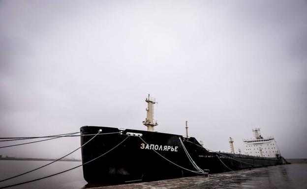 El puerto dejará que la subasta del barco ruso se haga por la mitad de su valor