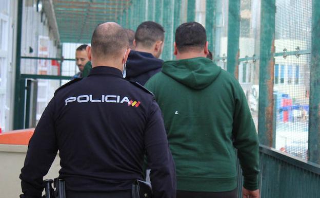 Dos pateristas detenidos por traer a Almería a 16 personas desde Argelia