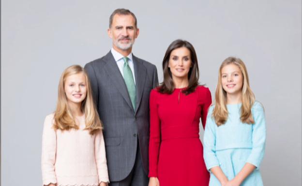 La Familia Real presenta sus nuevos retratos oficiales 10 años después
