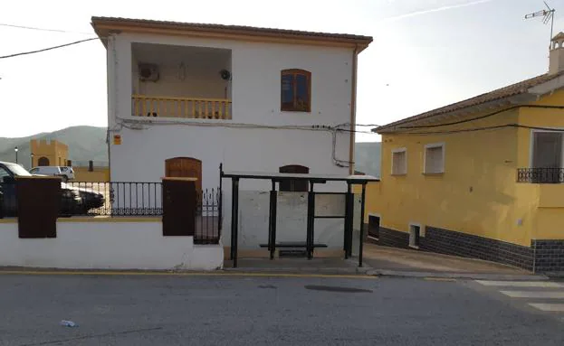 Alcaldes de pueblos pequeños de Granada, forzados a pagar una 'tasa' para tener autobús de línea