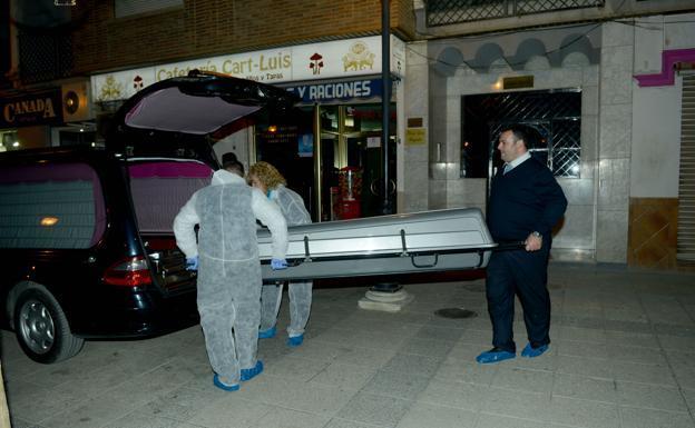 Rebajan por trastorno psiquiátrico la petición de pena al acusado de matar a martillazos a su hermana en Guadix