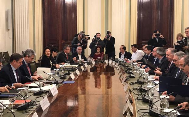 El ministro Planas anuncia las primeras medidas para atajar la crisis de precios de las verduras