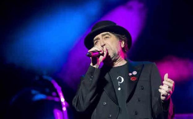 Joaquín Sabina, operado de urgencia por un derrame cerebral tras su caída