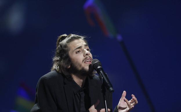 Salen a la venta las entradas para el concierto de Salvador Sobral en Granada