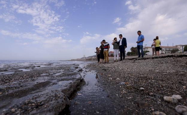 Carchuna reclama una solución a Costas para estabilizar sus playas