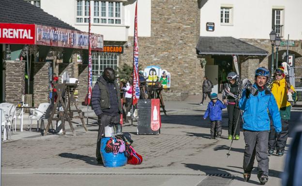 Los 'manteros' se propagan por Sierra Nevada ante la falta de vigilancia