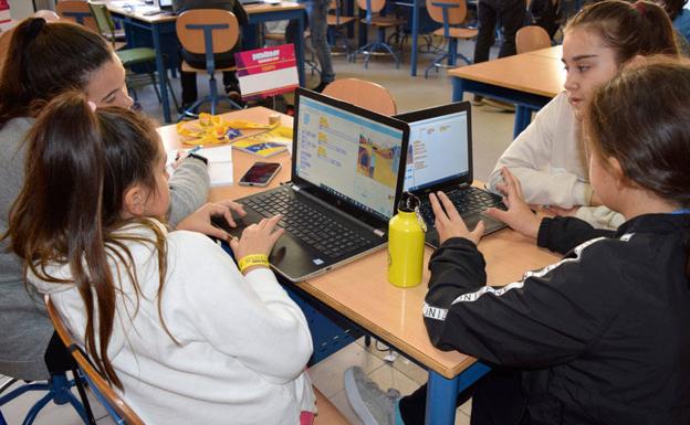 Más de 120 personas diseñan juegos y videojuegos contra la despoblación rural en Granada