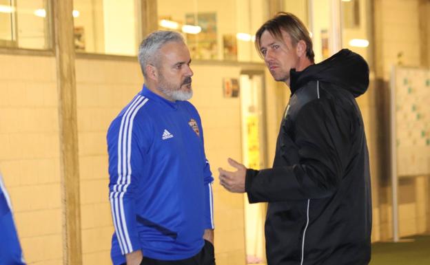 Víctor Mañas llega al Almería