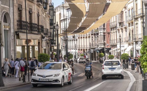 Granada instalará puntos de recarga eléctrica en más de una decena de paradas de taxi
