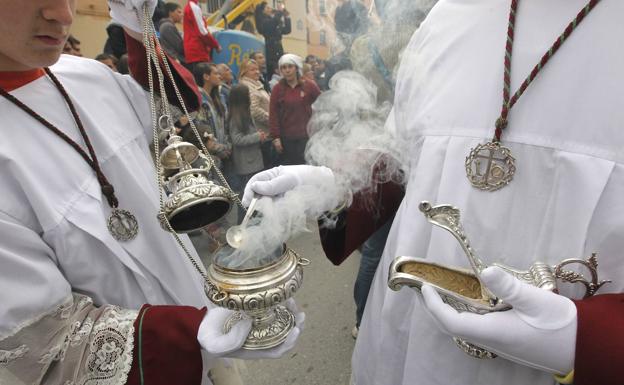 Cata de inciensos para elegir el olor de cada cofradía de Granada