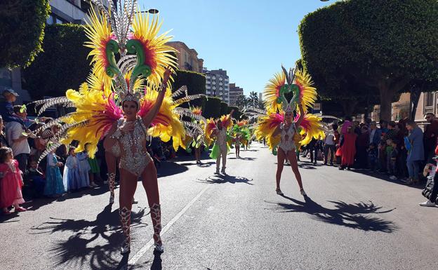 Almería se lanza a la calle para vivir a tope el Carnaval