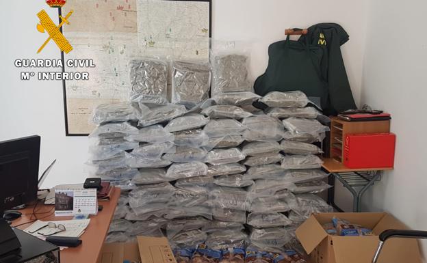 Sorprenden a dos delincuentes de Granada con 88 kilos de marihuana ocultos bajo magdalenas