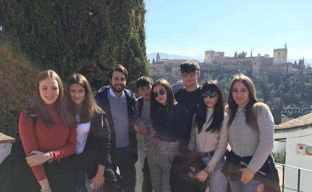 30 jóvenes italianos visitan Granada y Cúllar Vega dentro de un programa de intercambio