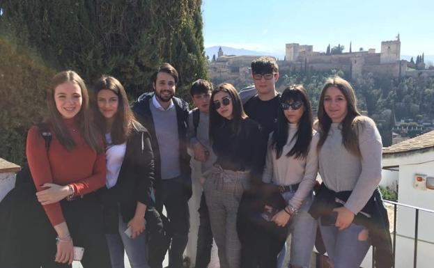 El coronavirus provoca la cancelación de viajes de fin de estudios en Granada