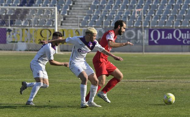 El Real Jaén defiende su plaza de play off ante el Huétor Tájar de Rizos
