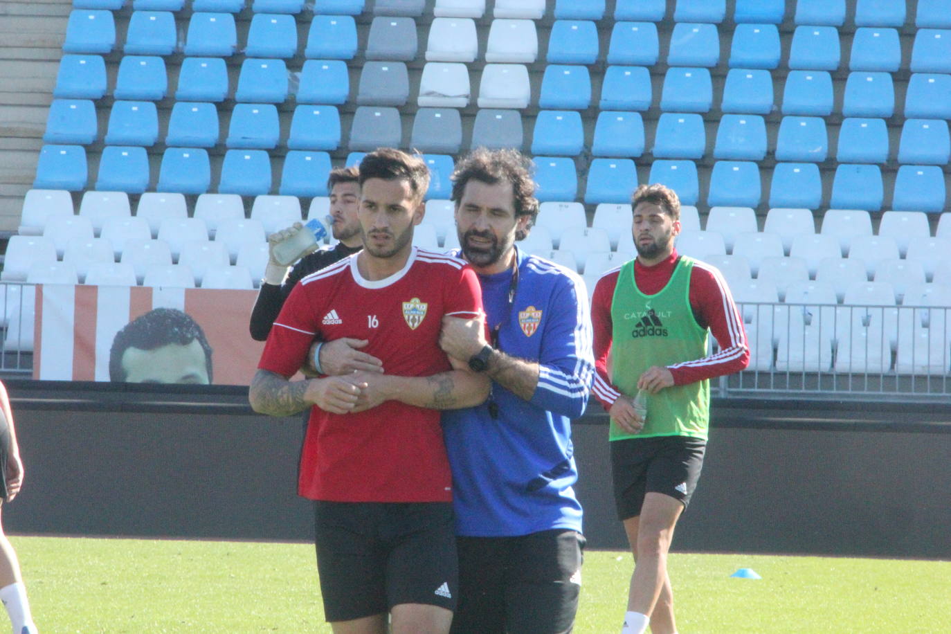 Al Almería se le caen Lazo y Fran Villalba en el último entreno
