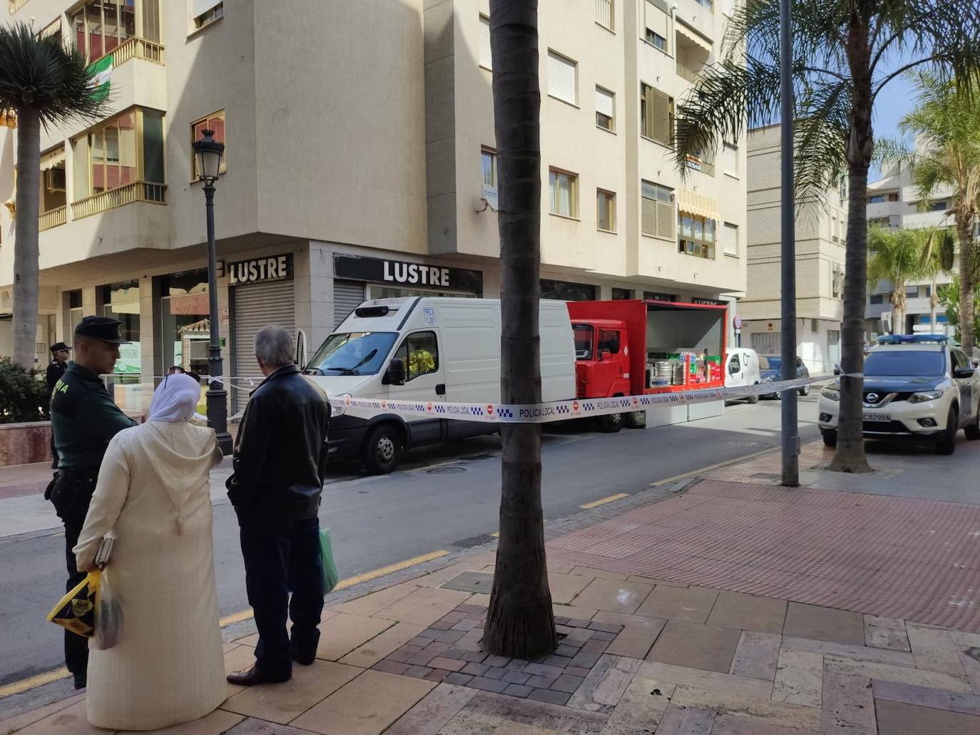 Aparece muerto un repartidor en el interior de su furgoneta en el centro de Almuñécar