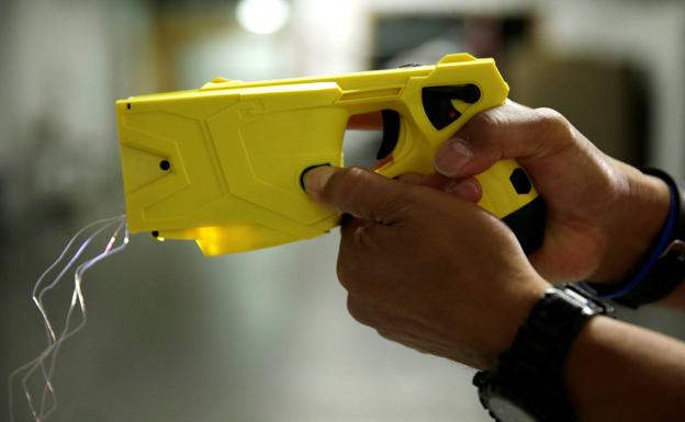 Cuatro municipios granadinos ya tienen pistolas táser