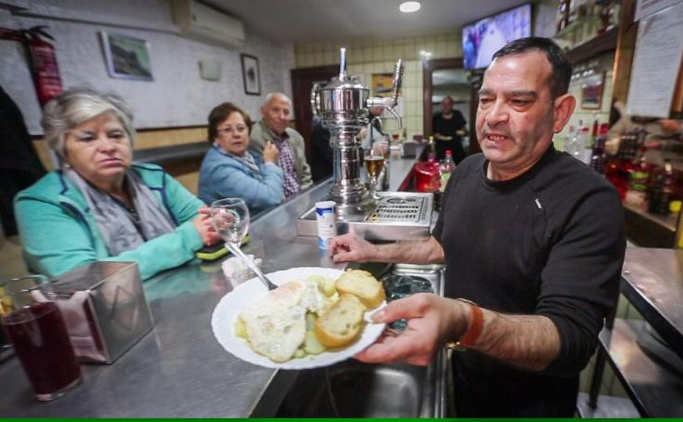 El vendedor de 'moda' del Triunfo que arrancó en moto