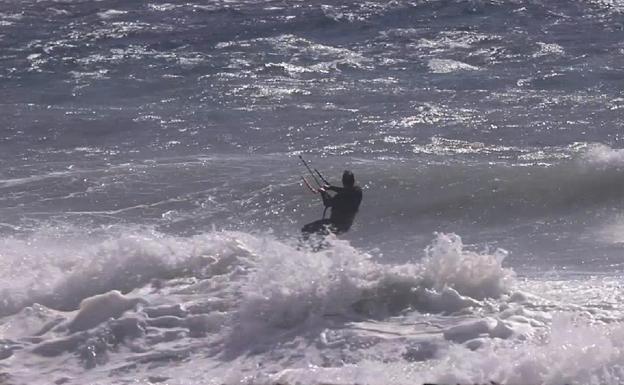 La Costa, en alerta por rachas de viento y olas de hasta cuatro metros