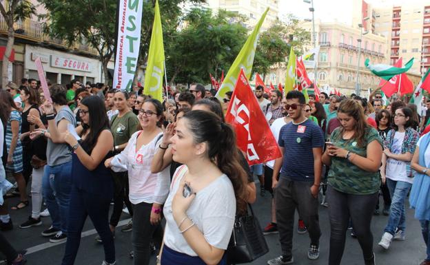 Sindicatos alientan en Almería un gran paro por el Decreto de Escolarización