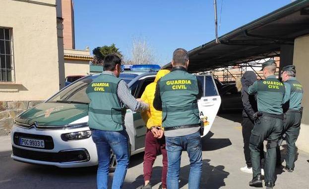 Los vecinos de las urbanizaciones desconvocan la protesta ante las nuevas detenciones