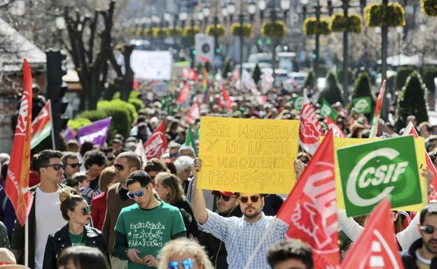 Una protesta «masiva» contra los cambios en educación vacía las aulas de Granada