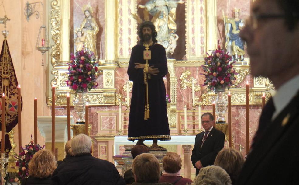 Devoción y fe a raudales a los pies del Señor de Almería