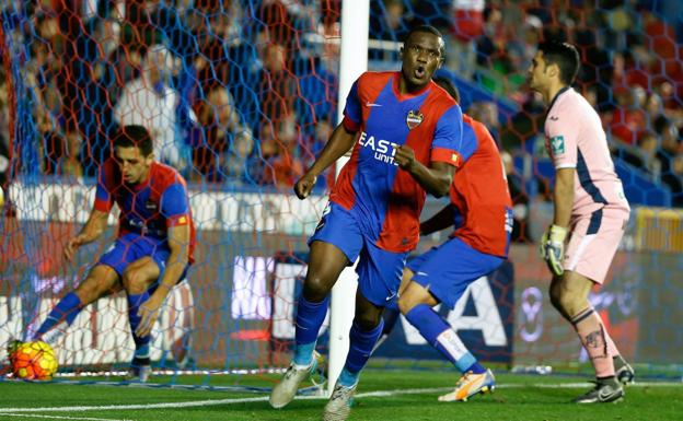 El Levante impone respeto al convertir el Ciutat de Valencia en un fortín