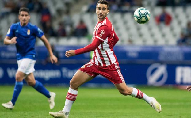 Juan Muñoz, un delantero silencioso en Almería