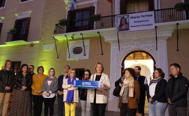 Motril recuerda a María Teresa Fernández en el día de las personas desaparecidas