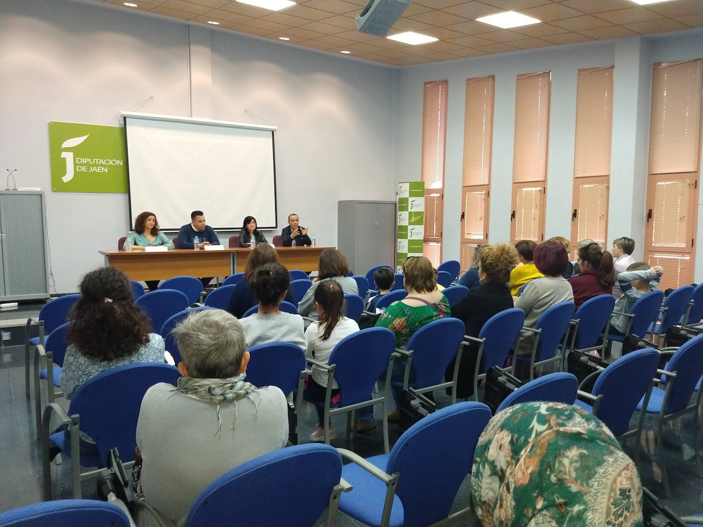 La Escuela de Madres y Padres llegará a 16 municipios de Jaén