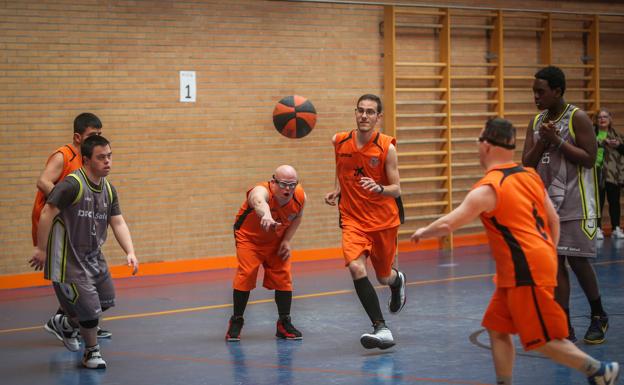 Natura brilla en su trofeo