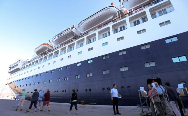 El puerto no registra cancelaciones de cruceros por ahora, pero reconoce que prevén que el coronavirus afecte al sector