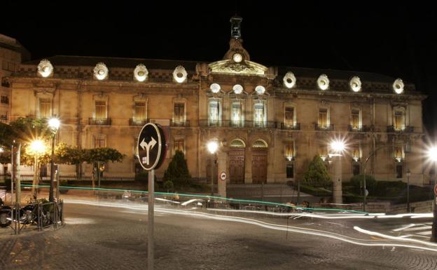 La Diputación cierra al público todo, incluidos los Baños Árabes