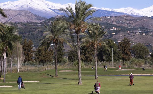 La Policía Local de Motril clausura el campo de golf ante el incumplimiento de cierre