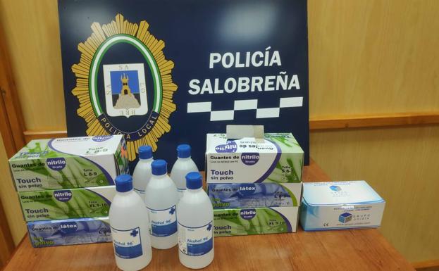 Comerciantes chinos donan guantes y mascarillas a la Policía de Salobreña