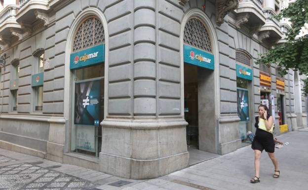 Cajamar lanzará préstamos especiales para familias, pymes y autónomos por el coronavirus