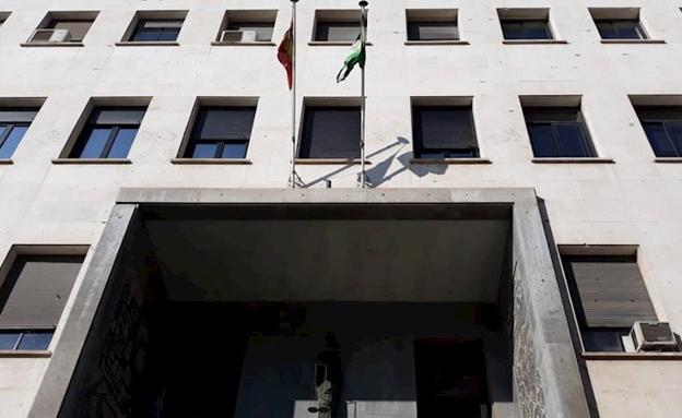 Piden siete años de cárcel al acusado de patronear por segunda vez una patera hasta Almería