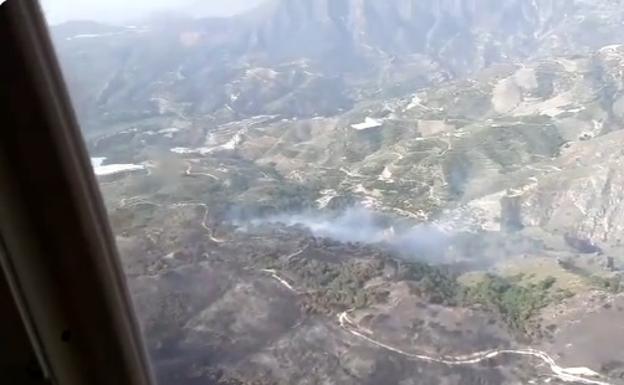 Controlado el incendio forestal reactivado en la costa de Granada