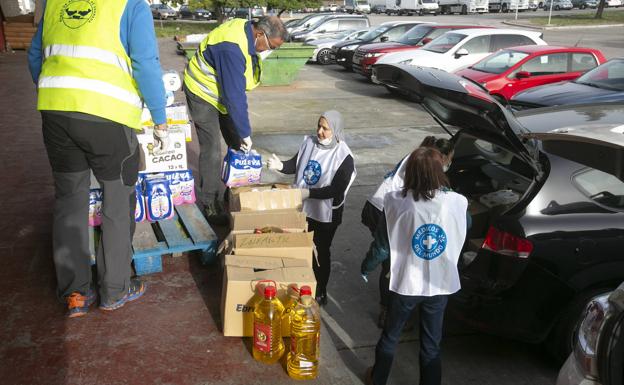 El Banco de Alimentos 'se protege' pero mantiene su actividad